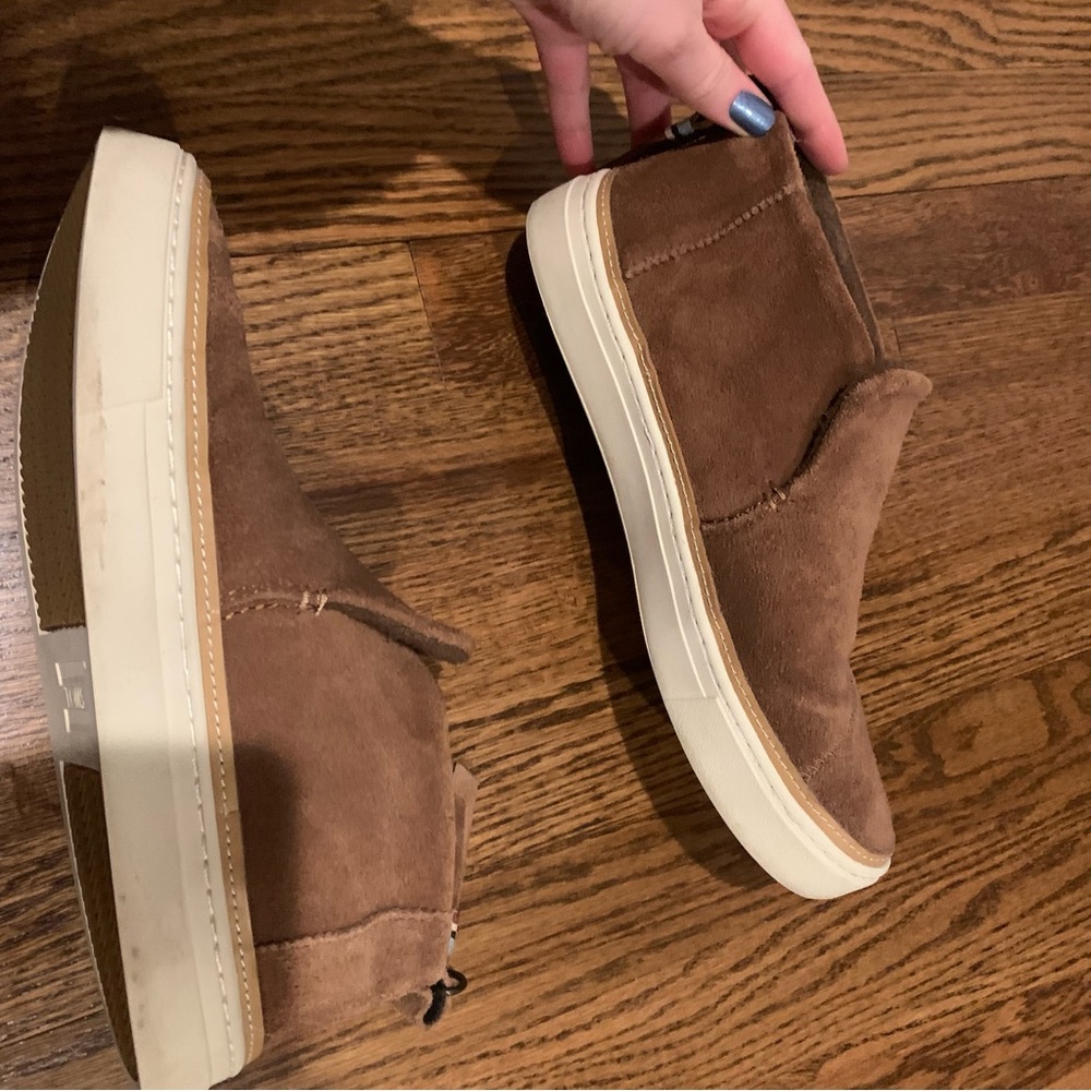 Toms high top sneaker suede